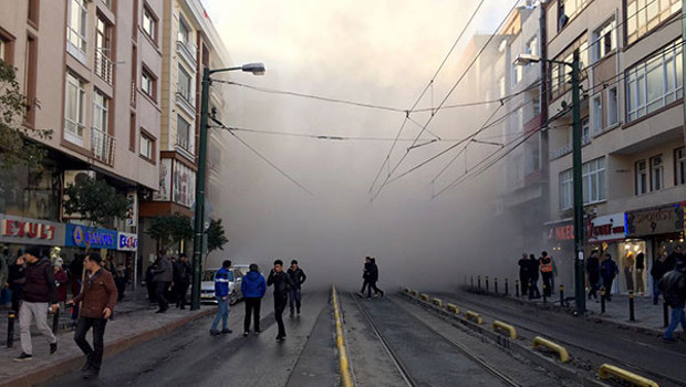 İstanbulda bina çöktü