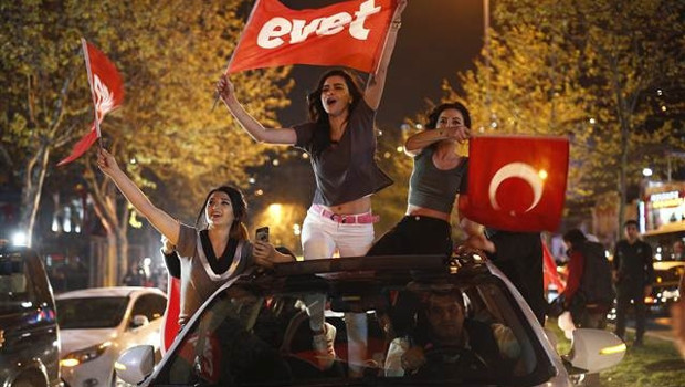 Yabancı ajanslar referandumu bu fotoğraflarla duyurdu Yabancı ajanslar referandumu bu fotoğraflarla duyurdu