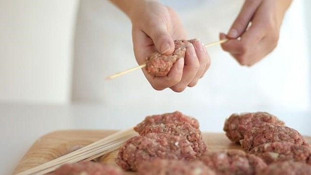 Şişte Kaşarlı Anne Köftesi Tarifi