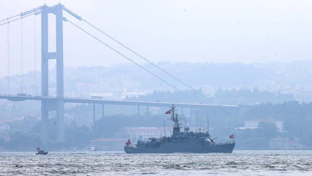 İstanbul Boğazı’ndan böyle geçtiler