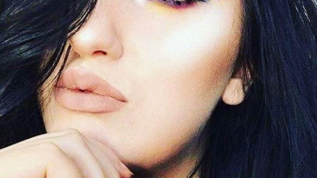 Yeni Trend: Kuş Tüyü Kaşlar