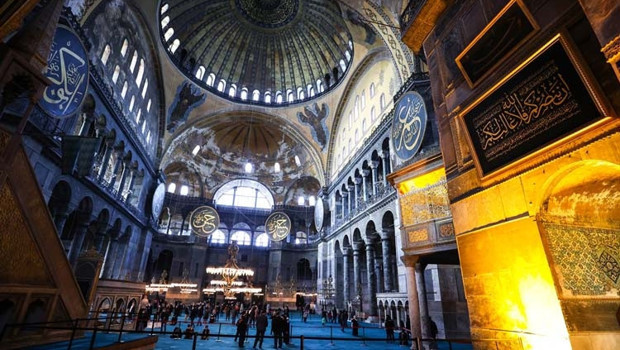 Cumhurbaşkanı Erdoğan Ayasofya Camisine hat tablosu bağışladı
