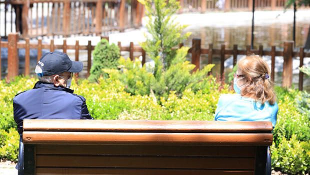 65 YAŞ ÜSTÜ SOKAĞA ÇIKMA YASAĞI SAAT KAÇTA BAŞLIYOR