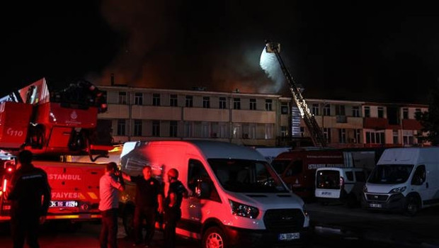İkitelli Çevre Sanayi Sitesindeki büyük yangının bilançosu gün ağarınca ortaya çıktı