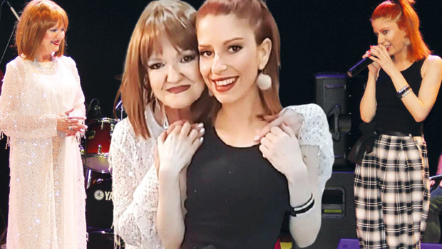 Kızıyla sahnede