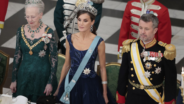 Kraliyet sarayının duvarlarını sarsan ihanet iddiası: Dedikodu misafirlerin memleketinden geldi... Önce park gezisi sonra dans gecesi