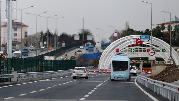 BAYRAMIN 3. GÜNÜ AVRASYA TÜNELİ ÜCRETLİ Mİ 2025 Avrasya Tüneli ve Kuzey Marmara Otoyolu Ramazan Bayramında paralı mı, ücretsiz mi, bedava mı 29 Mart-1 Nisan ücret tarife bilgisi