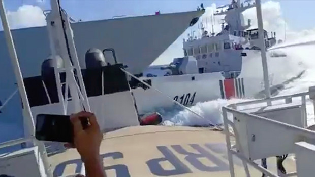 Pasifik'te Çin gemileri çarpıştı
