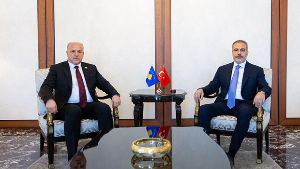 Dışişleri Bakanı Hakan Fidan, Kosova Demokratik Türk Partisi Genel Başkanı Damka ile görüştü