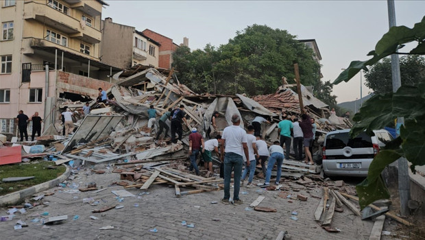 Son dakika... Balıkesir depreminde yıkılan binanın sahibi tutuklandı