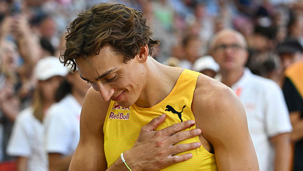 Armand Duplantis, sırıkla atlamada 13. kez dünya rekoru kırdı!