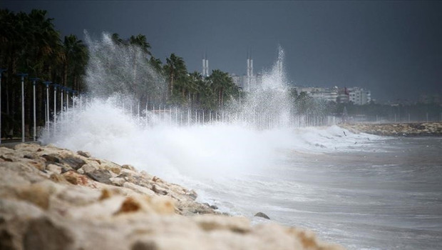 İstanbul’da fırtına alarmı... 3 ilçede deniz yasak