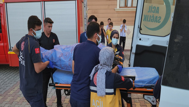 Yatalak kadın, eşinin cesediyle 1 hafta aynı odada kalmış