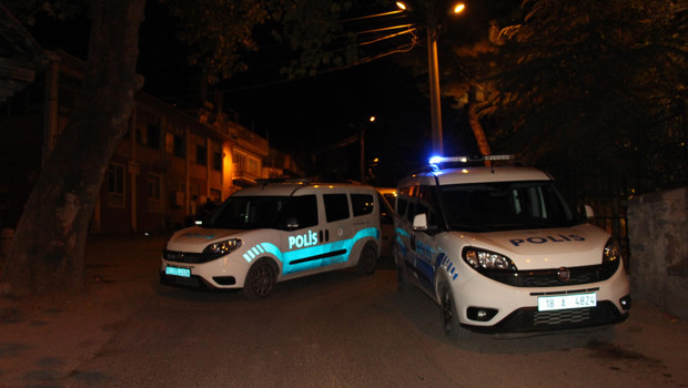Zabıtalarla seyyar satıcılar arasında bıçaklı kavga! 2 yaralı, 5 gözaltı