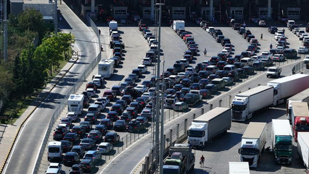 Gurbetçilerin dönüş yolculuğu sürüyor... 'Dönerken burukluk yaşıyoruz'