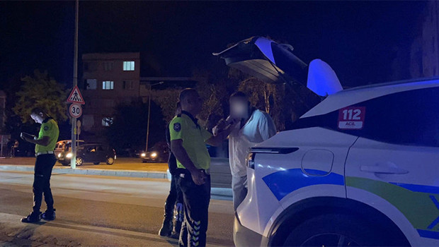 'Dur' ihtarına uymadı... Polisten kaçan halk otobüsü şoförü alkollü çıktı