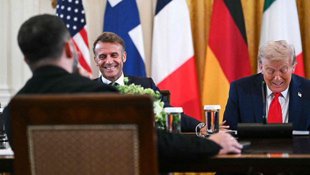 Beyaz Saray'da mikrofon açık kaldı... Trump: Putin benim için anlaşma yapacak