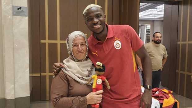 Kayserili Neslihan teyze Osimhen ile bir araya geldi!