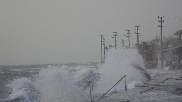 Bugün hava nasıl olacak? Meteoroloji'den kuvvetli rüzgar uyarısı