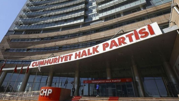CHP’de istifa depremi