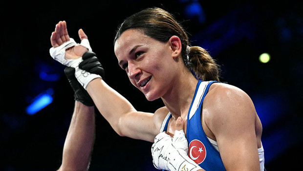 Milli boksörler Busenaz Sürmeneli, Hatice Akbaş ve Emrah Yaşar çeyrek finale yükseldi