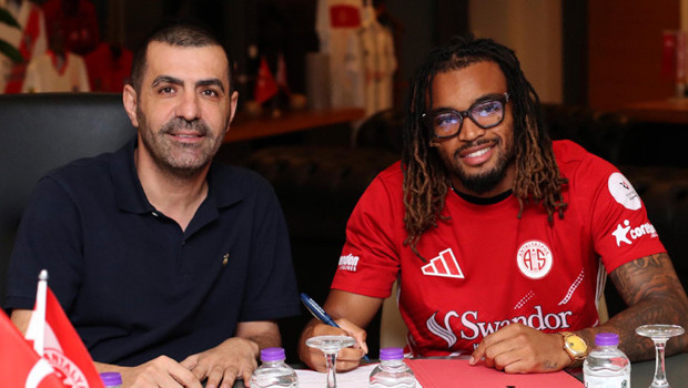 Antalyaspor, İsviçreli oyuncu Ballet'i transfer etti!