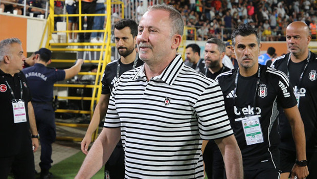 Beşiktaş'tan, transferde 25 ayrılık 12 yeni imza