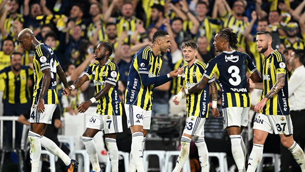 Fenerbahçe adeta 4-2-2-2 oynadı!