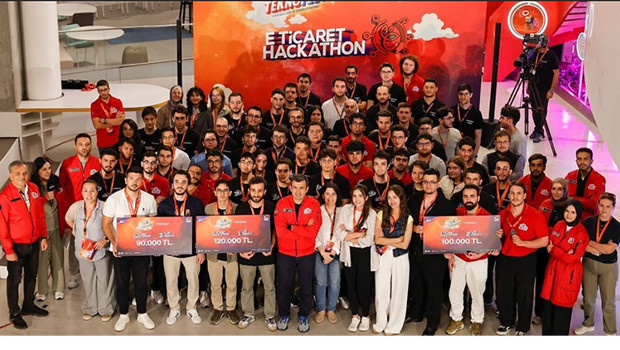 E-Ticaret Hackathonu’nda kazananlar ödüllerine kavuştu