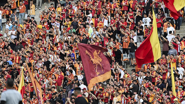 Galatasaray sahada, yatırımcısı borsada kazandı!
