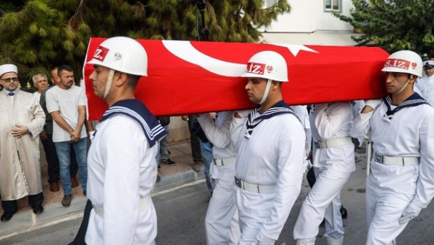 Görevi başında kalp krizi geçirmişti... Şehit uzman çavuş gözyaşlarıyla toprağa verildi