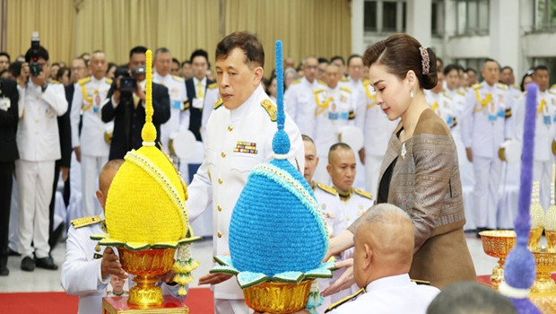 Tayland'da yeni hükümet göreve başladı
