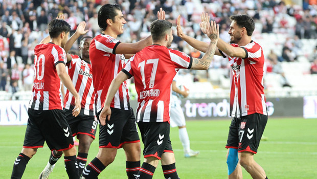 Özbelsan Sivasspor, Adana Demirspor engelini 5 golle aştı!