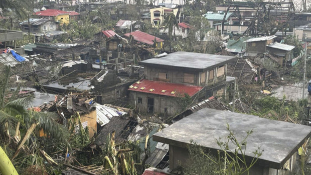 Filipinler'de doğal afetlerde ölenlerin sayısı artıyor: 2,8 milyon kişi sel ve tayfunlardan etkilendi