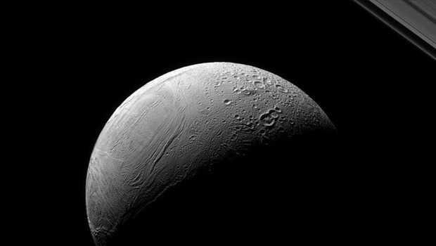 Satürn’ün uydusu Enceladus’ta yaşamın izi bulunmuş olabilir!