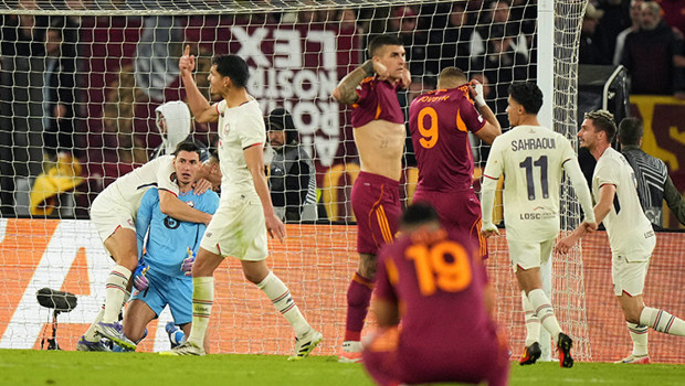Berke Özer'den Roma deplasmanında tarihe geçen performans! Arka arkaya 3 penaltı kurtardı!