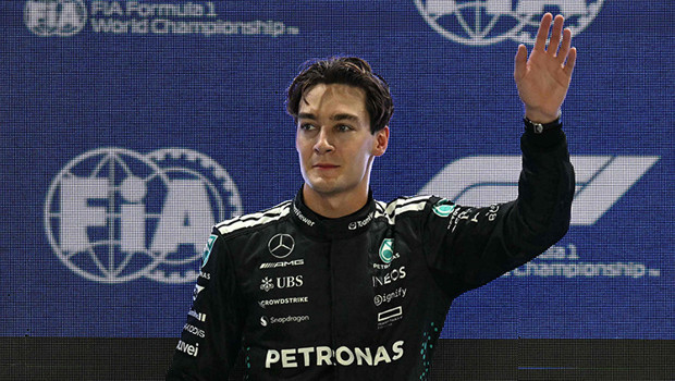 Singapur'da pole pozisyonu Russell'ın!