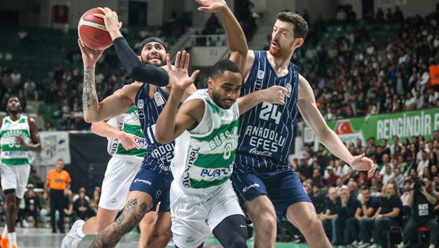 Anadolu Efes, Bursa'da farklı kazandı!