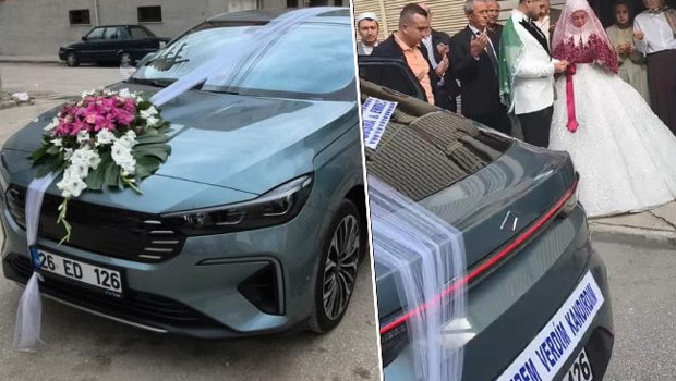 Togg T10F modelini süsleyerek gelin almaya gitti! Vatandaşların ilgi odağı oldu
