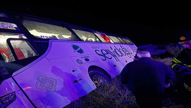 Zehirlenip fenalaşan şoförün kullandığı otobüs devrildi: 6 yaralı!