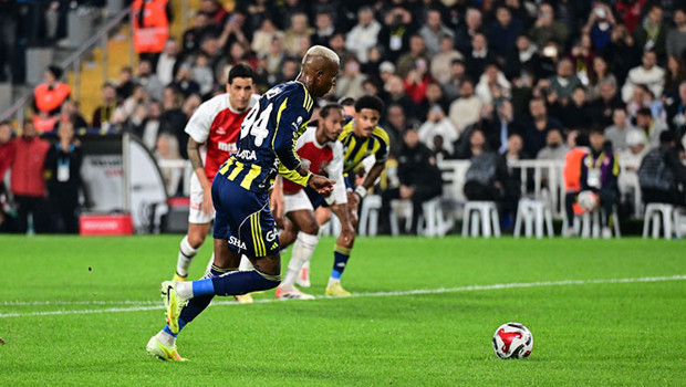 Talisca köşeyi değiştirince penaltıları atmaya başladı!
