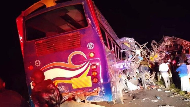 Feci kaza… 4 araç birbirine girdi, 63 kişi öldü