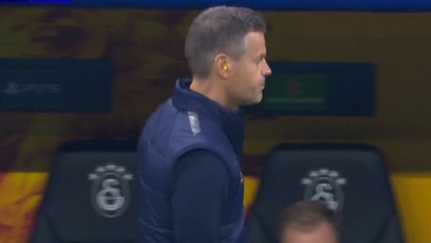 Bodo/Glimt Teknik Direktörü Kjetil Knutsen, Galatasaray maçına kulak tıkacıyla çıktı! Islıklara dayanamadı