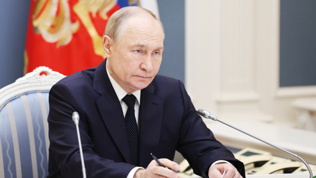 Batı’dan uzlaşmayan Putin’e çifte kıskaç