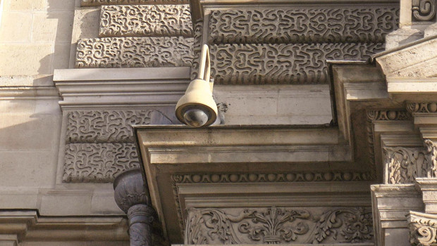 Louvre müdürü itiraf etti... Kamera yanlış yöne bakıyor