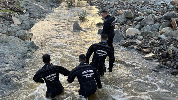İzmir'de selde kaybolan vatandaşı bulma çalışmaları yeniden başladı
