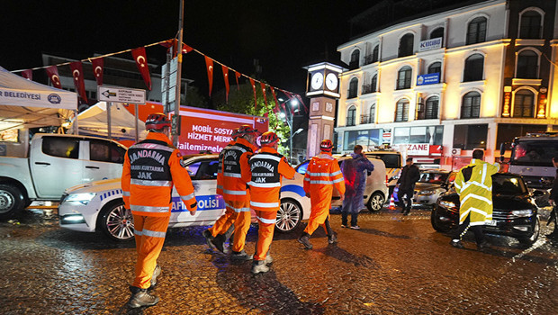 Balıkesir ve Manisa’da eğitime deprem arası