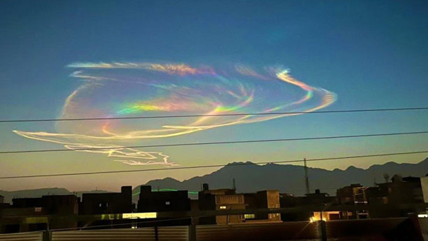 Pakistan'da görüldü: 'Ateş gökkuşağı' görsel şölen sundu