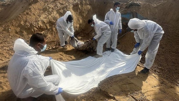 Gazze’de toplu mezarlardan cenazeler çıkarılıyor