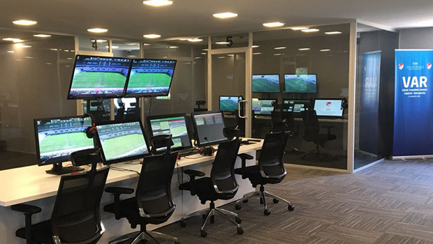 IFAB tarihi kararı açıklamak üzere: VAR kuralı değişiyor, VAR'ın yetkileri genişliyor!
